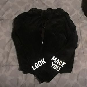 Cropped velvet hoodie Made You Look on sleeves